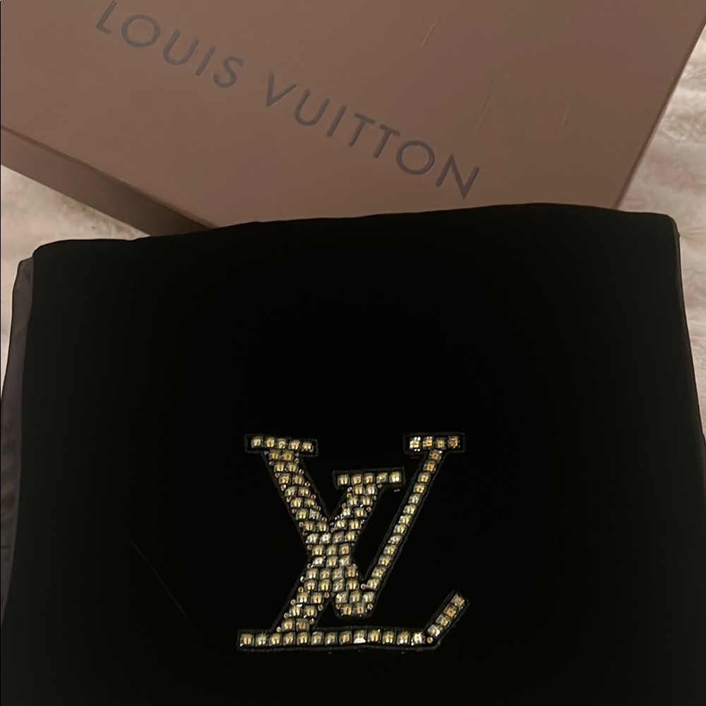 Louis Vuitton Black Velvet Scarf with Iconic LV Logo Rhinestones Silk backside - Picture 6 of 13